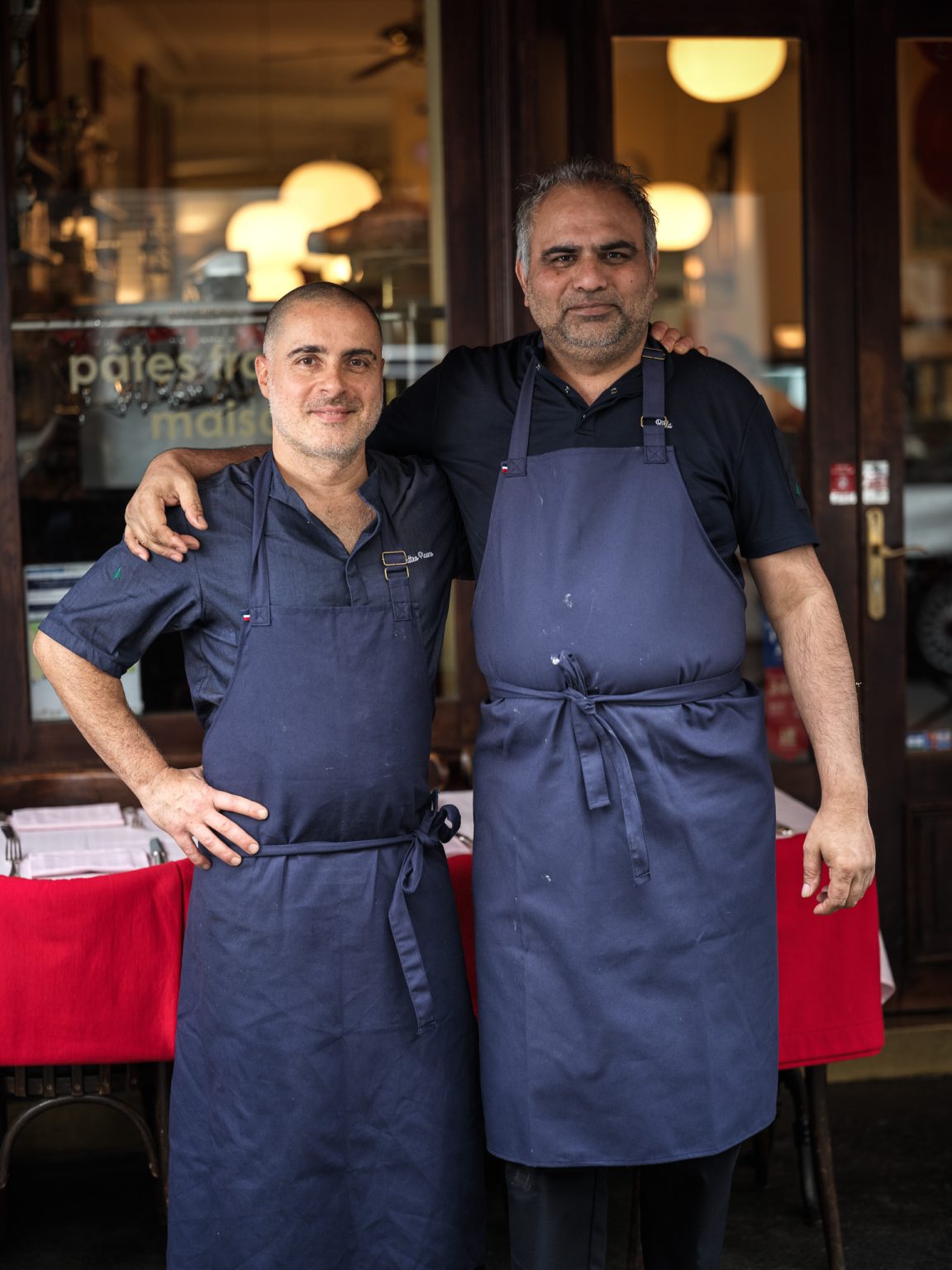 L'équipe du Cherche Midi devant le restaurant